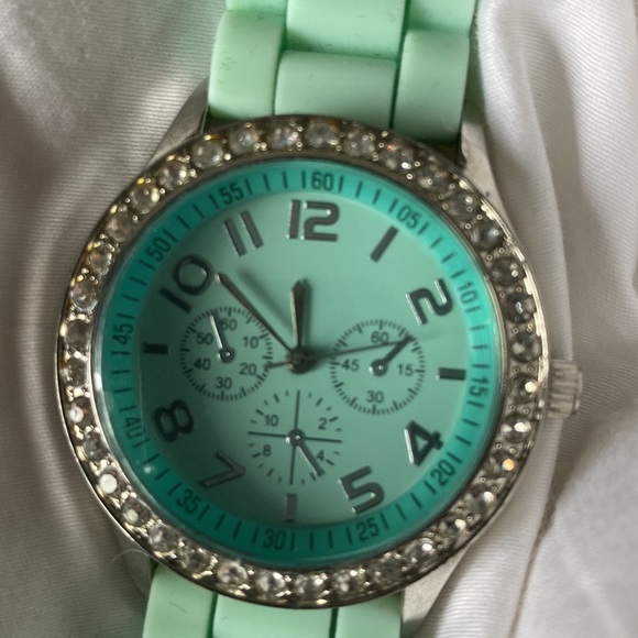 Watch with silicone band - Picture 2 of 2